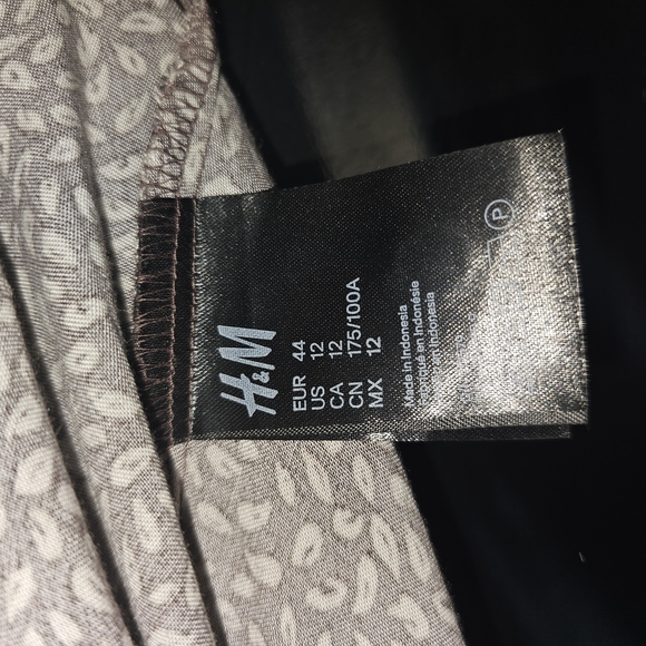 Floral V-Neck Dress - Picture 6 of 10